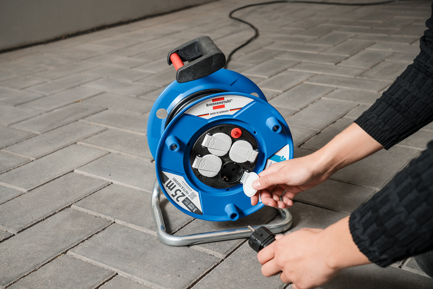 Brennenstuhl - Enrouleur De Câble Industriel 25m - Câble H07RN-F 3G1,5 - 3 Prises IP44 - Pour Chantier Et Extérieur - 12