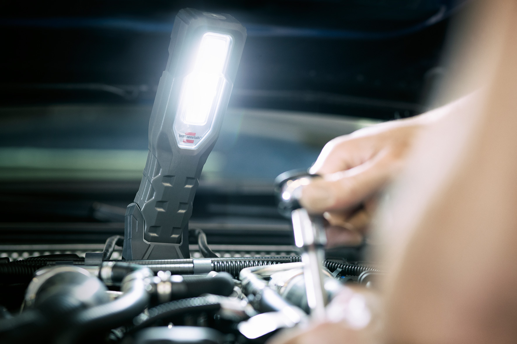 LED Rechargeable Hand Lamp HL 1000 A, IP54, 1000+200lm | brennenstuhl®